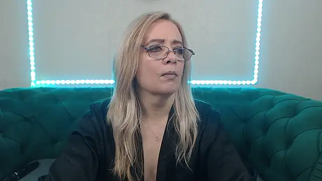 IvanaCharm online show from January 19, 2026, 4:49 am