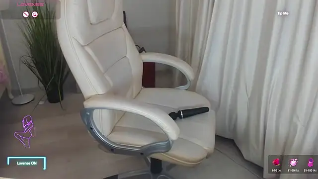 Snapshot of Miss_Elia chatting on February 8, 2025, 10:29 pm Miss Elia online show from February 8, 2025, 10:29 pm