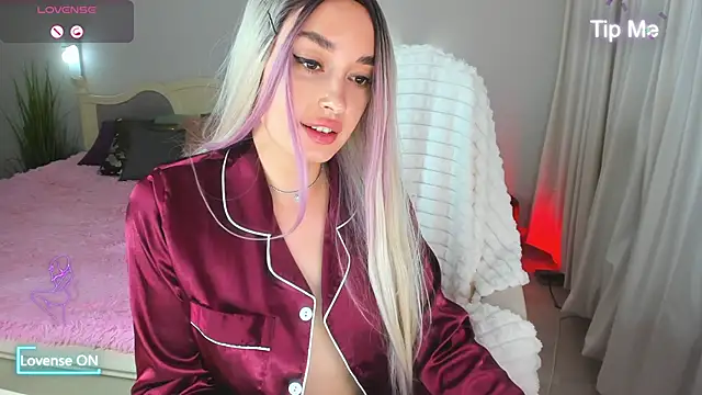 Snapshot of Miss_Elia chatting on January 29, 2025, 7:43 pm Miss Elia online show from January 29, 2025, 7:43 pm