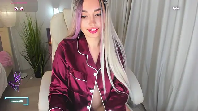 Snapshot of Miss_Elia chatting on February 9, 2025, 1:33 am Miss Elia online show from February 9, 2025, 1:33 am