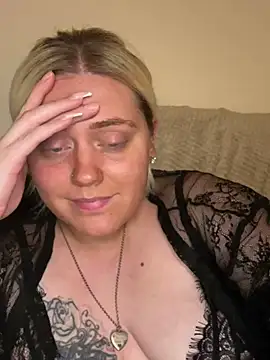 Snapshot of Blondiee3088 chatting on January 21, 2025, 3:54 pm Blondiee3088 online show from January 21, 2025, 3:54 pm