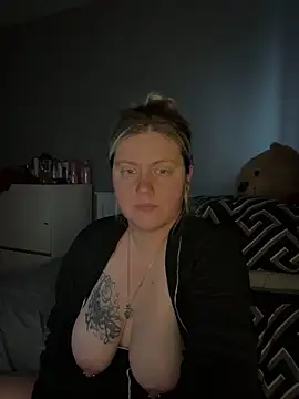 Snapshot of Blondiee3088 chatting on February 6, 2026, 9:16 am Blondiee3088 online show from February 6, 2026, 9:16 am