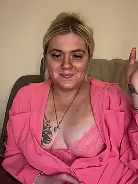 Snapshot of Blondiee3088 chatting on January 8, 2025, 12:49 am Blondiee3088 online show from January 8, 2025, 12:49 am