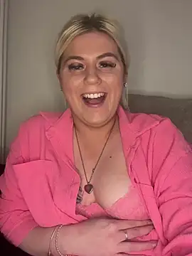 Snapshot of Blondiee3088 chatting on January 7, 2025, 1:46 pm Blondiee3088 online show from January 7, 2025, 1:46 pm