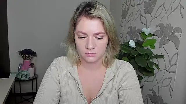 MariaSttone online show from October 7, 2025, 3:35 pm