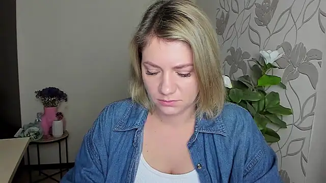 MariaSttone online show from October 8, 2025, 10:17 am