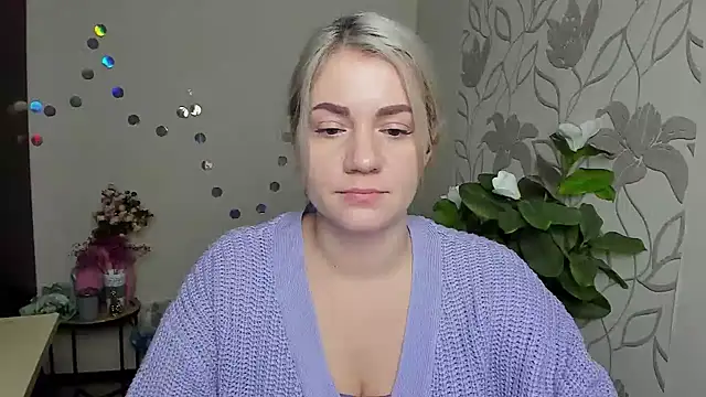 MariaSttone online show from December 15, 2025, 3:40 pm