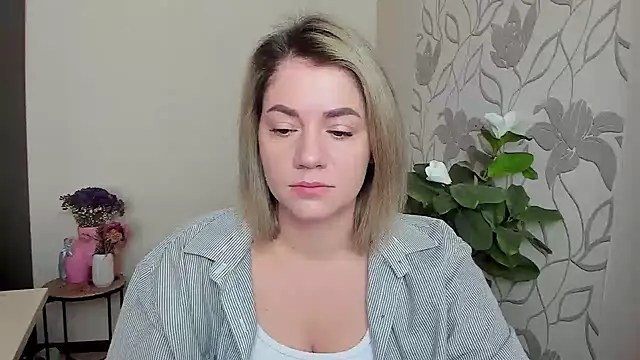 MariaSttone online show from September 29, 2025, 7:37 am