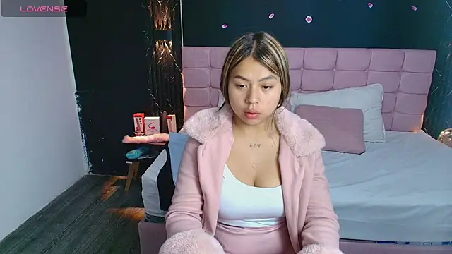 AntonellaRosee  online show from October 2, 2025, 11:57 am
