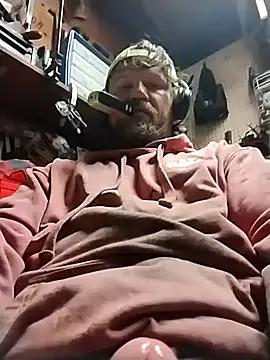 Snapshot of hornygiltz92 chatting on December 4, 2025, 12:37 pm hornygiltz92 online show from December 4, 2025, 12:37 pm