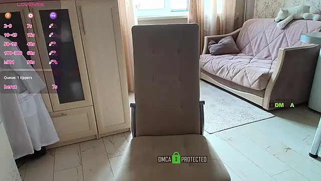 Snapshot of MilfeaN chatting on October 26, 2025, 10:59 am MilfeaN online show from October 26, 2025, 10:59 am