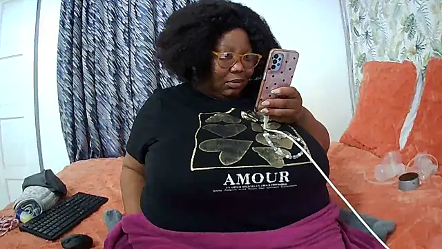 DAIRYBELLELIZxx online show from May 9, 2026, 10:57 pm