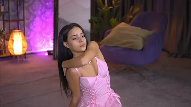 Snapshot of CherrySelena chatting on February 7, 2025, 7:49 pm CherrySelena online show from February 7, 2025, 7:49 pm