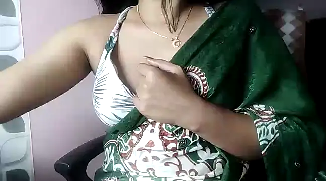 Snapshot of karishma chatting on February 28, 2025, 7:35 pm karishma online show from February 28, 2025, 7:35 pm