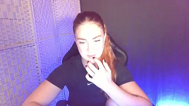 Snapshot of KayleyxEmily chatting on November 12, 2025, 9:07 pm KayleyxEmily online show from November 12, 2025, 9:07 pm