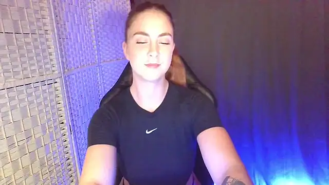 Snapshot of KayleyxEmily chatting on November 3, 2025, 9:07 pm KayleyxEmily online show from November 3, 2025, 9:07 pm