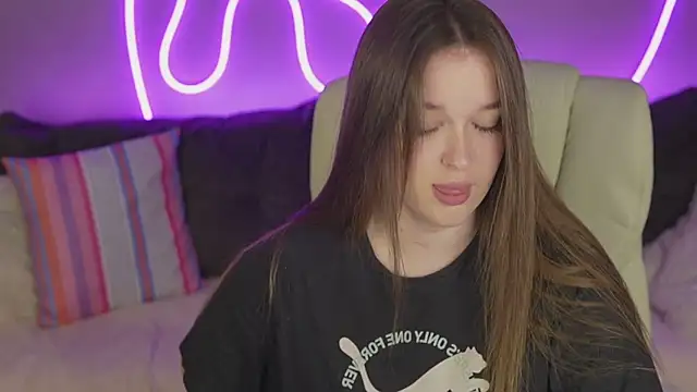 DonnaLustt online show from November 17, 2025, 2:32 pm