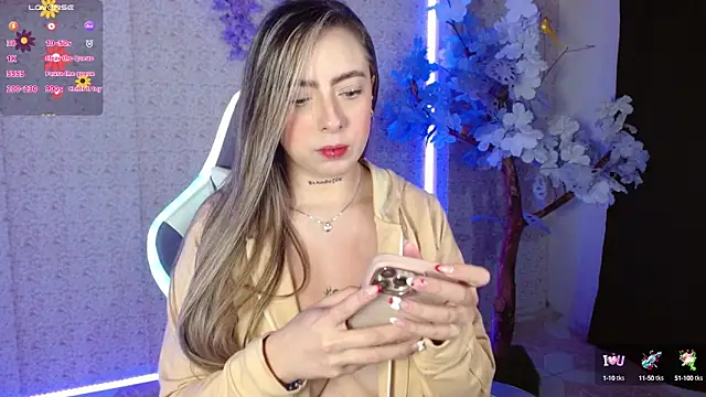 Snapshot of NaomiFox1 chatting on February 26, 2025, 2:41 am NaomiFox1 online show from February 26, 2025, 2:41 am