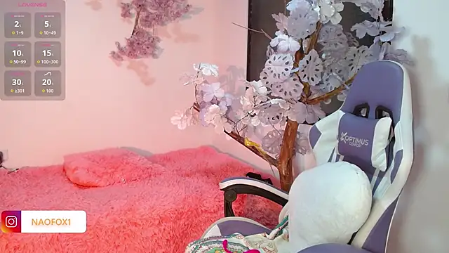 Snapshot of NaomiFox1 chatting on October 25, 2025, 10:54 pm NaomiFox1 online show from October 25, 2025, 10:54 pm