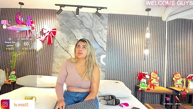 julietha taylor online show from December 15, 2025, 3:12 am