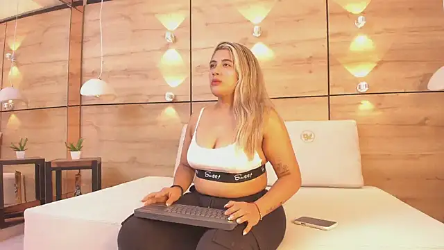 julietha taylor online show from October 7, 2025, 2:12 am