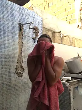 isacalejandroo online show from February 14, 2025, 10:47 pm