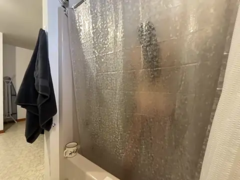 MissSwitch online show from December 20, 2024, 1:22 pm