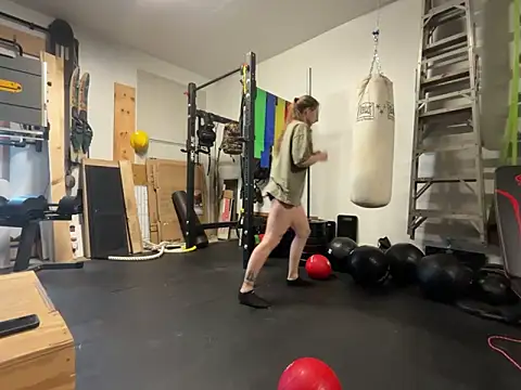 MissSwitch online show from January 17, 2025, 7:49 pm