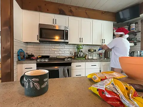 MissSwitch online show from December 19, 2024, 4:35 pm