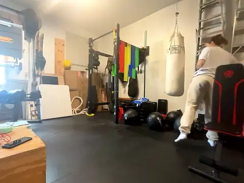 MissSwitch online show from December 6, 2024, 4:22 pm