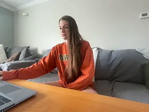 MissSwitch online show from October 23, 2025, 1:21 pm