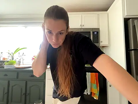 MissSwitch online show from November 1, 2025, 3:06 pm