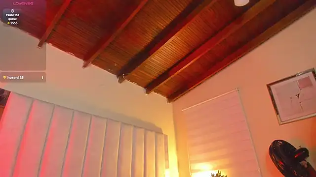 lil hanna18 online show from October 6, 2025, 8:09 pm