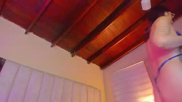 lil hanna18 online show from November 21, 2025, 11:20 am