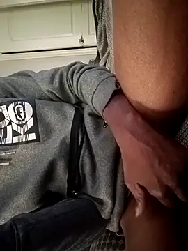 Txdarkmeat74 online show from November 19, 2025, 2:39 pm