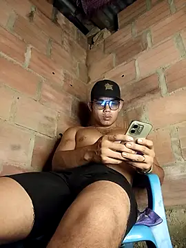 Snapshot of alex_candela chatting on May 16, 2026, 12:42 am alex candela online show from May 16, 2026, 12:42 am