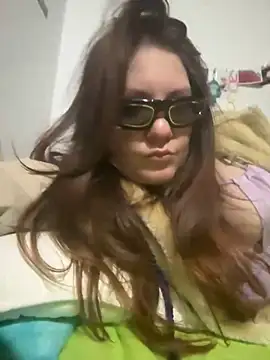 Snapshot of h4cArtemisia chatting on December 18, 2024, 3:55 pm h4cArtemisia online show from December 18, 2024, 3:55 pm