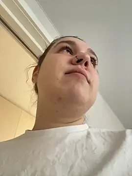 SuzieMurray online show from October 21, 2025, 12:48 pm