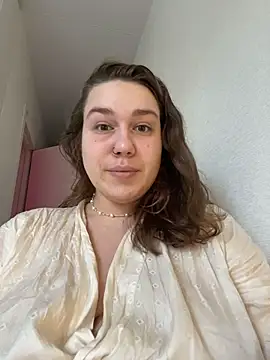 SuzieMurray online show from November 15, 2025, 8:18 am