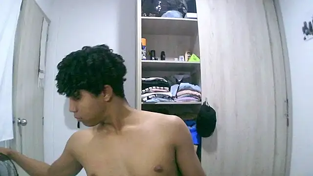 sexy diamante  online show from February 16, 2026, 4:11 am