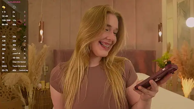 Snapshot of Smiley_Mia chatting on May 1, 2026, 5:23 am Smiley Mia online show from May 1, 2026, 5:23 am