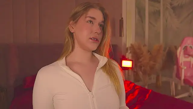 Smiley Mia online show from March 31, 2026, 5:20 am