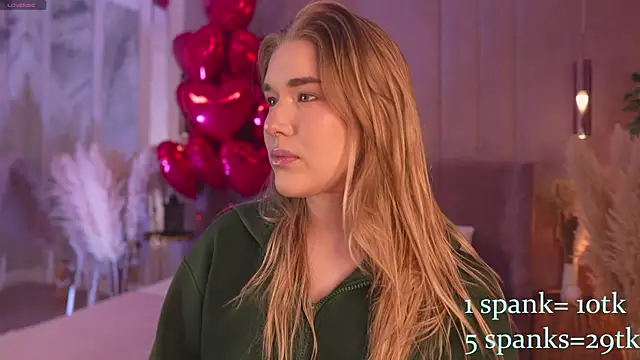 Smiley Mia online show from February 23, 2026, 5:09 am