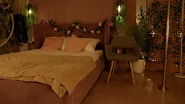 Smiley Mia online show from October 11, 2025, 5:08 am