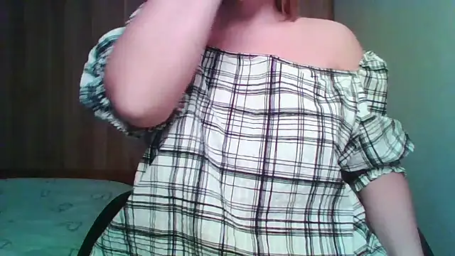 Evasapples online show from October 29, 2025, 7:57 pm