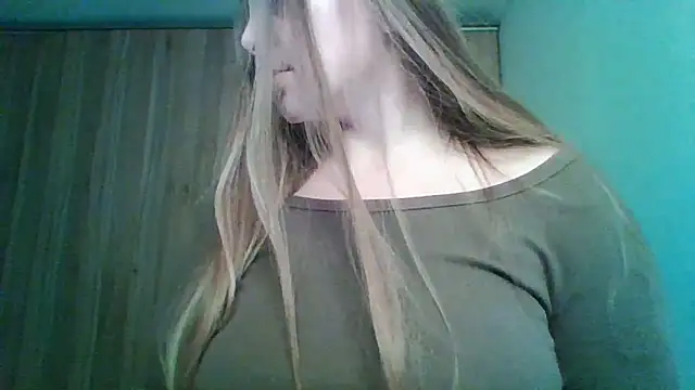 Snapshot of Evasapples chatting on June 19, 2026, 8:36 pm Evasapples online show from June 19, 2026, 8:36 pm