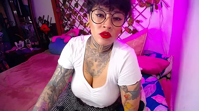tatouagendecouple online show from September 14, 2025, 4:51 pm