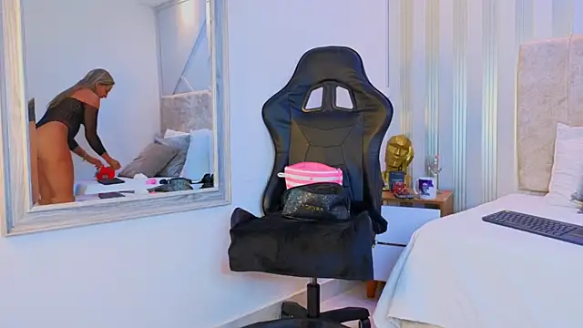 Tayra Pradit online show from March 31, 2026, 1:29 am