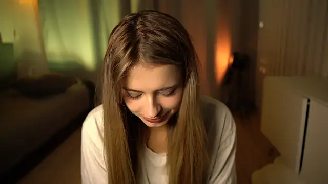 elisa moon online show from December 7, 2024, 2:52 pm