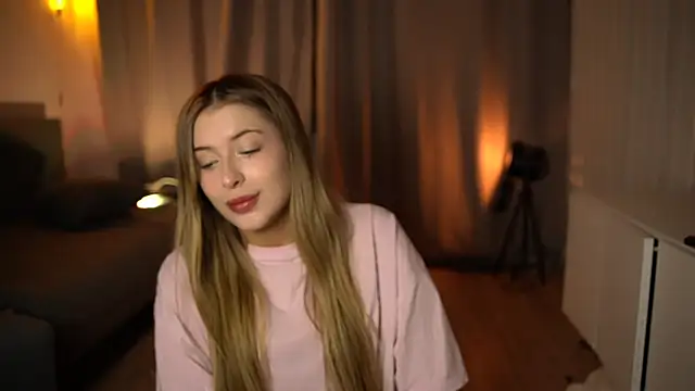 elisa moon online show from December 5, 2024, 3:12 pm